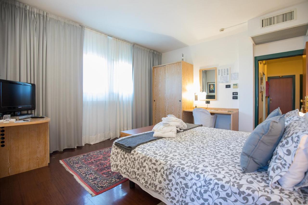 Hotel Logonovo Llido Degli Estensi Zewnętrze zdjęcie